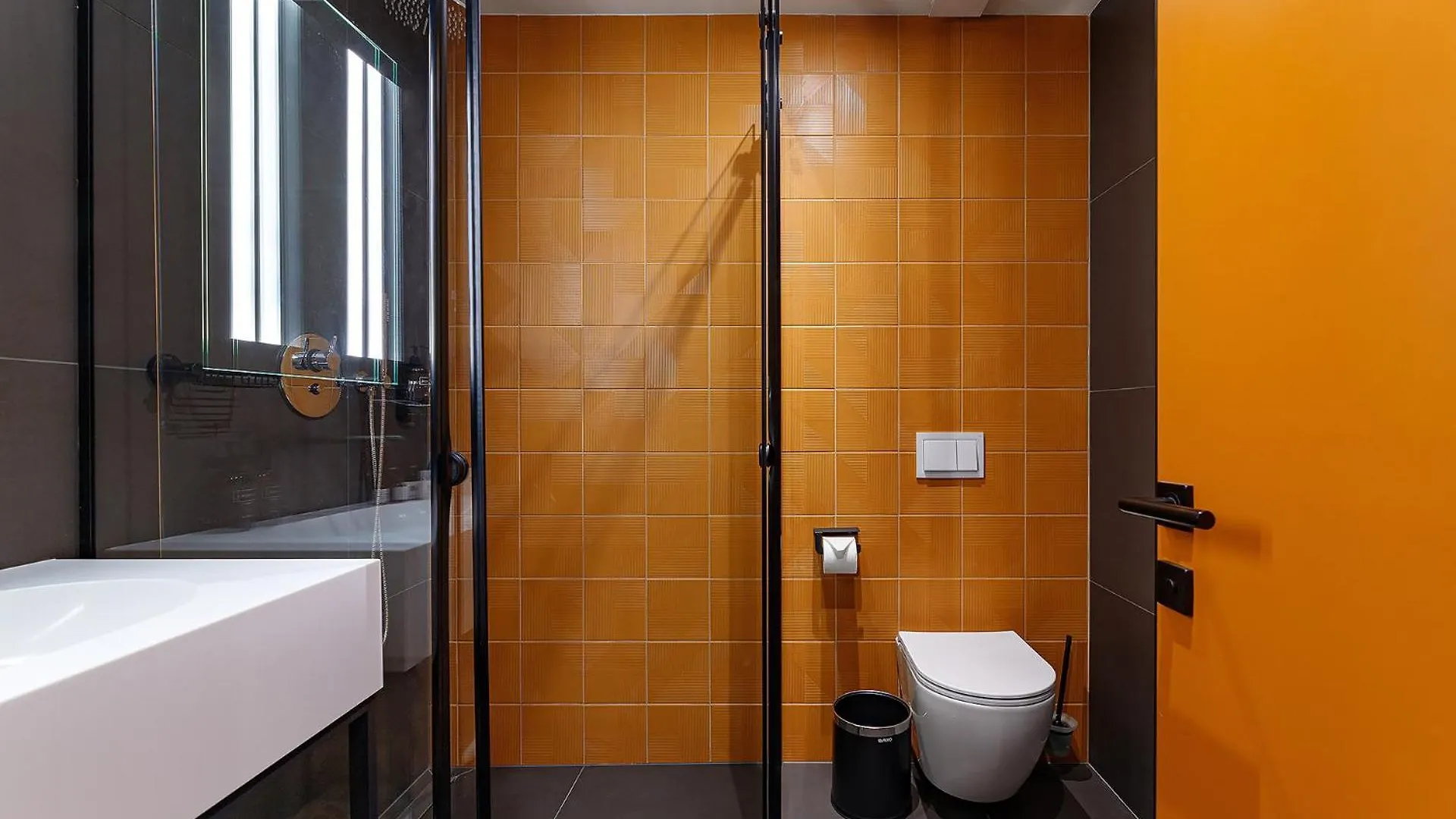 Lev Lifestyle Hotel - Maestro Lviv 4*,  Ukrayna